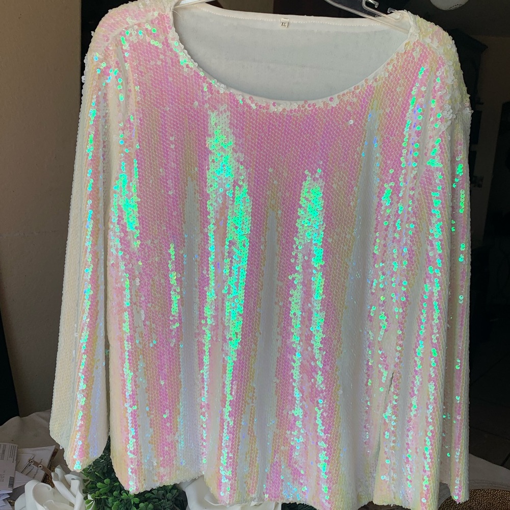 Beautiful iridescence white Sequin blouse✨✨✨